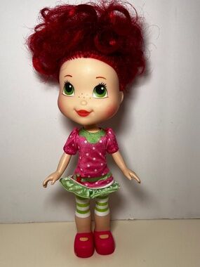 Hasbro Strawberry Shortcake Doll With Outfit Smells Like Strawberries Scented